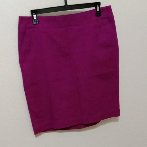 Merona Dresses & Skirts - Merona Pink Knee-Length Pencil Skirt